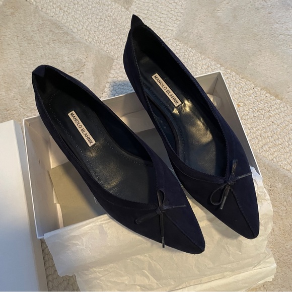 Manolo Blahnik Shoes - Manolo Blahnik suede flats